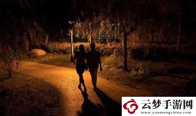 情侶夜晚運動：增進感情的美好時刻