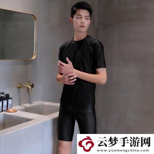 “男高泳褲大包-笑侃網(wǎng)絡(luò)風(fēng)云”
