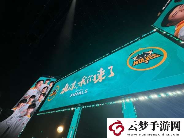 狼隊發(fā)布與冠軍獎杯合照