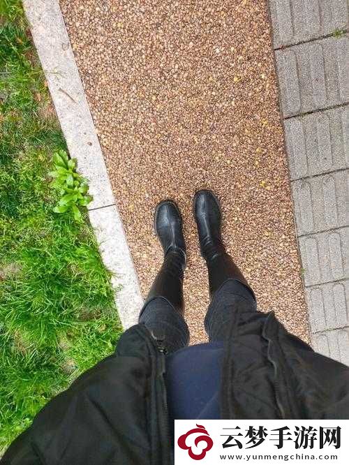 外勤中突然下雨麻妃
