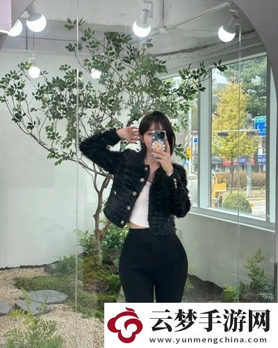 一邊下奶一吃敷視頻好幾個(gè)人炸出圈！網(wǎng)友