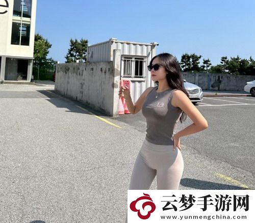 《豐滿的妹妹3》電影引發(fā)熱議：探討欲望與道德的邊界，挑戰(zhàn)觀眾思維的極限!